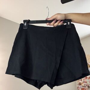 Lulu's Elegant Black Skorts